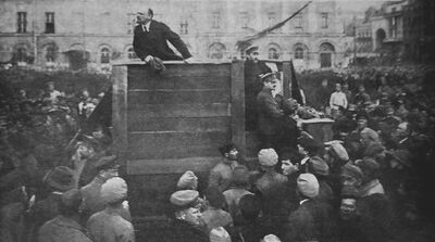 Vladimir Lenin Leon Trotsky Lev Kamenev 1920.jpg
