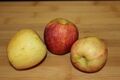 3-apples-on-a-chopping-board.jpg